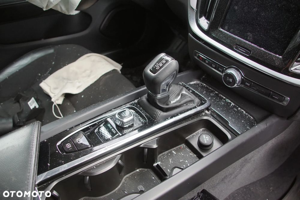 Auto na części - Volvo V60 II 2.0 D4 190 KM D4204T14 TG-81SC 717 2020R Silnik Skrzynia Drzwi Błotnik Zderzak Lampa Lusterko Klamka Szyba Deska Kokpit Sterownik Moduł Czujnik Licznik Wyświetlacz Panel Kierownica - 16
