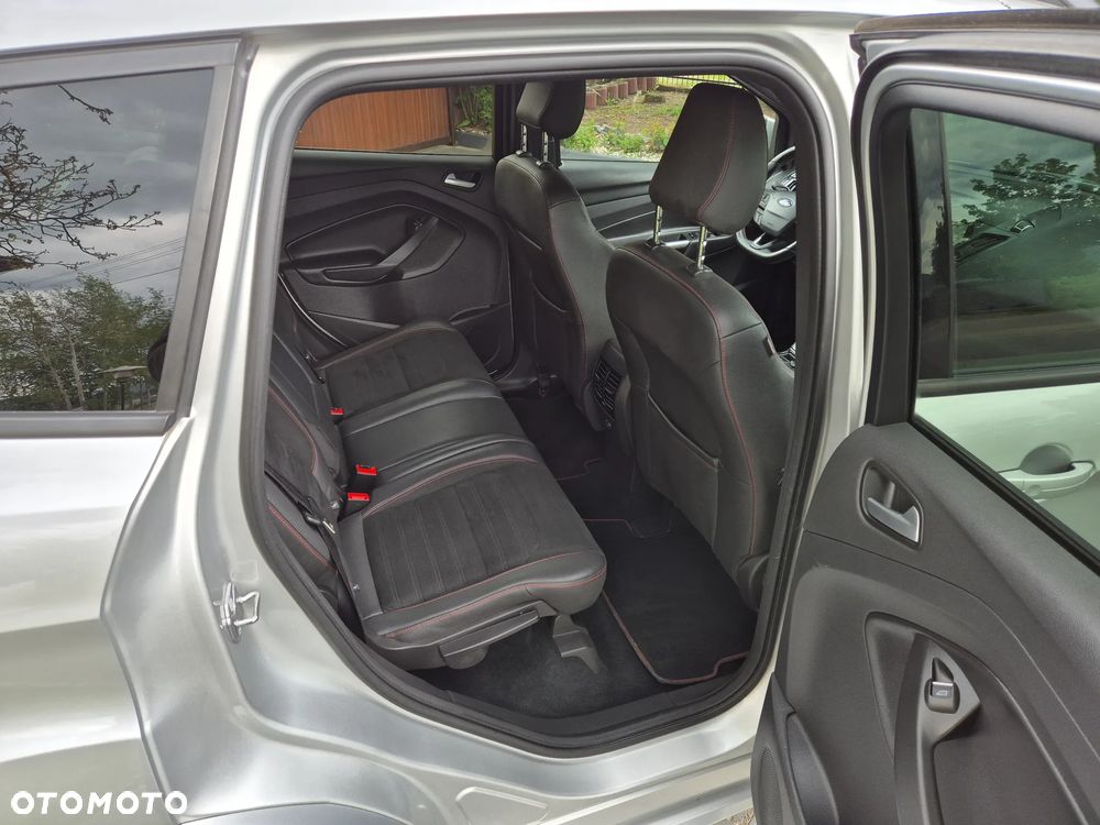 Ford Kuga 2.0 TDCi 4x4 ST-Line - 32