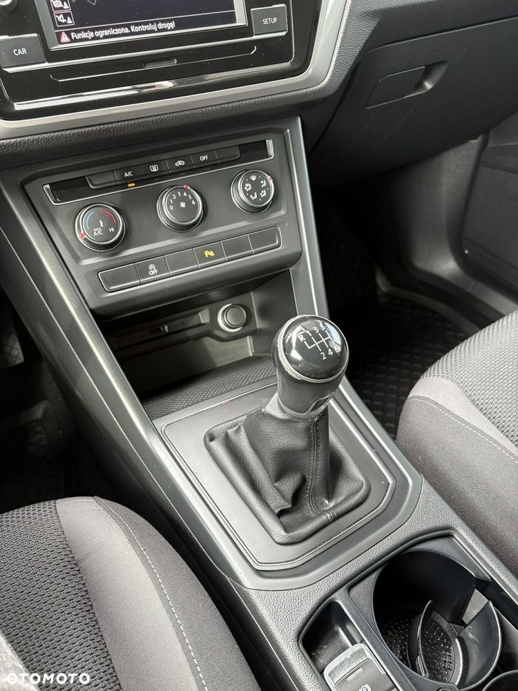 Volkswagen Touran - 22