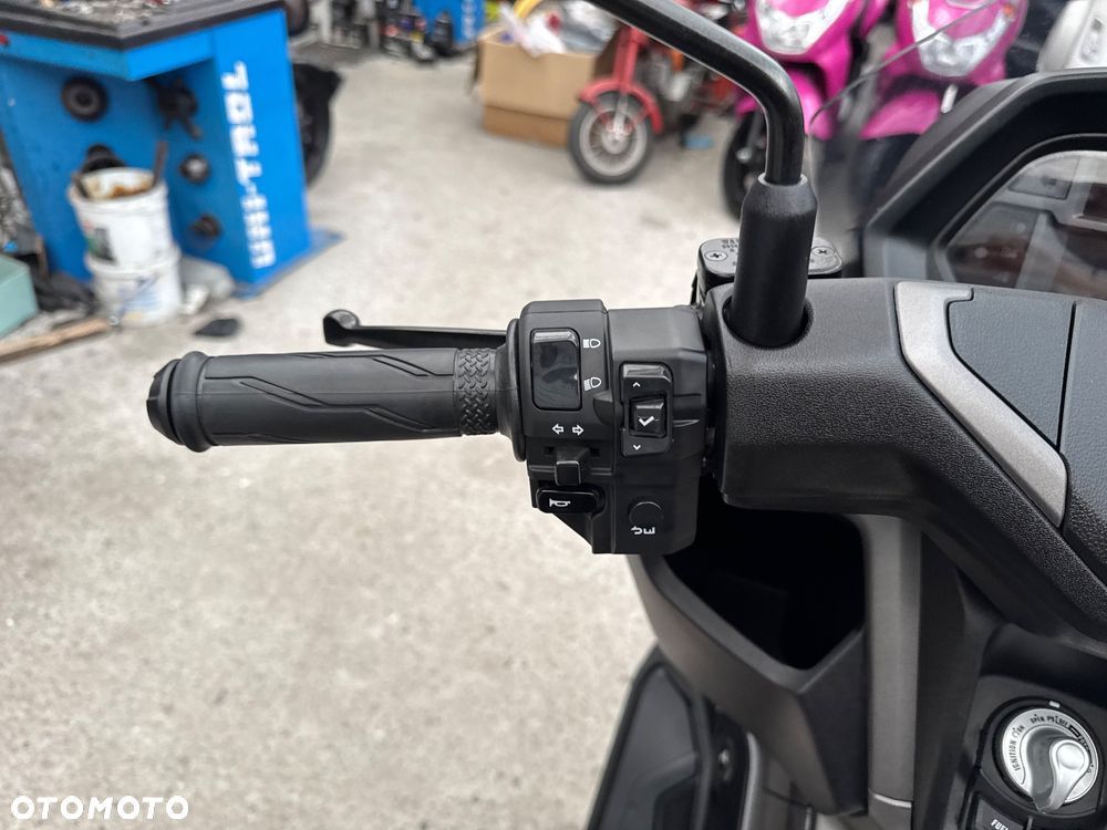 Yamaha NMAX - 13