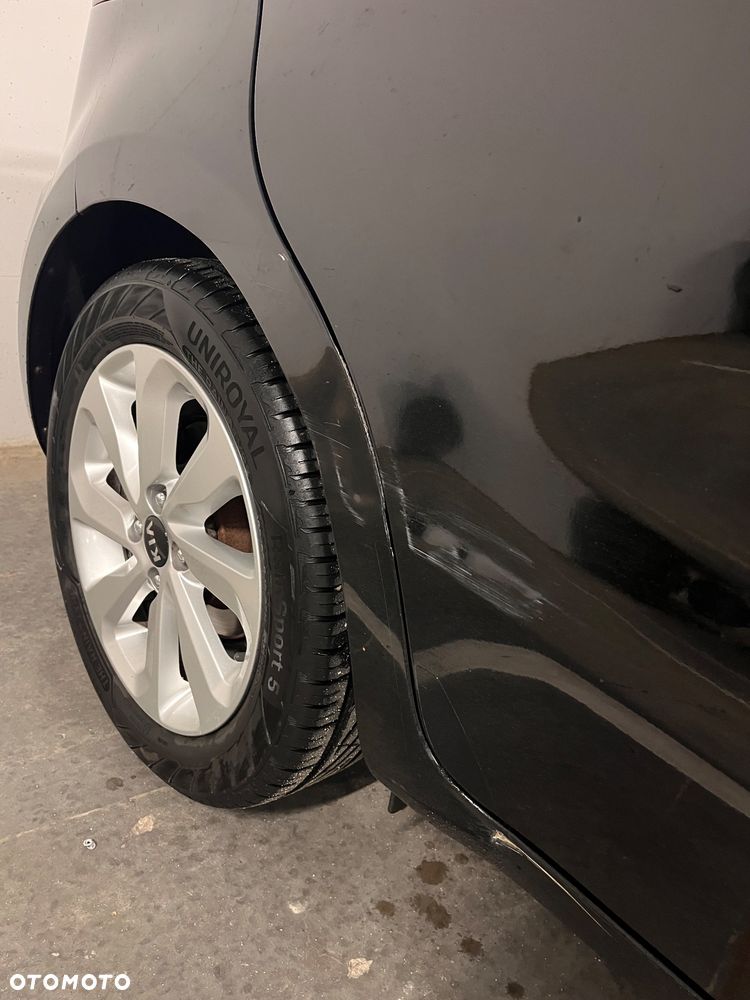 Kia Rio 1.4 L - 8
