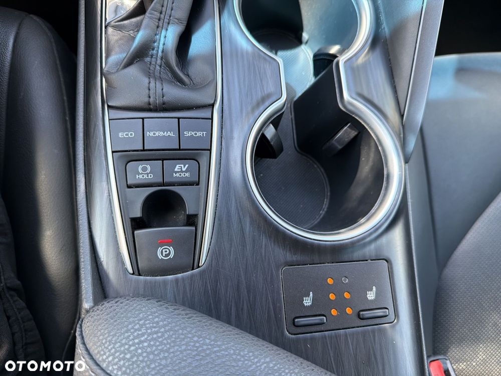 Toyota Camry 2.5 Hybrid Executive CVT - 23
