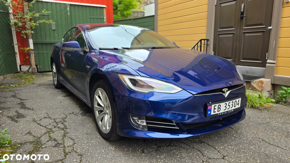 Tesla Model S - 10
