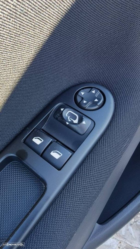 Peugeot 207 CC 1.6 HDi Sport FAP - 28