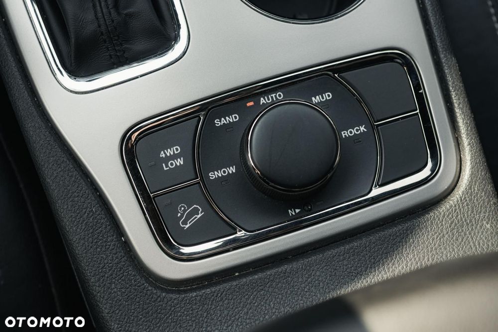 Jeep Grand Cherokee - 25