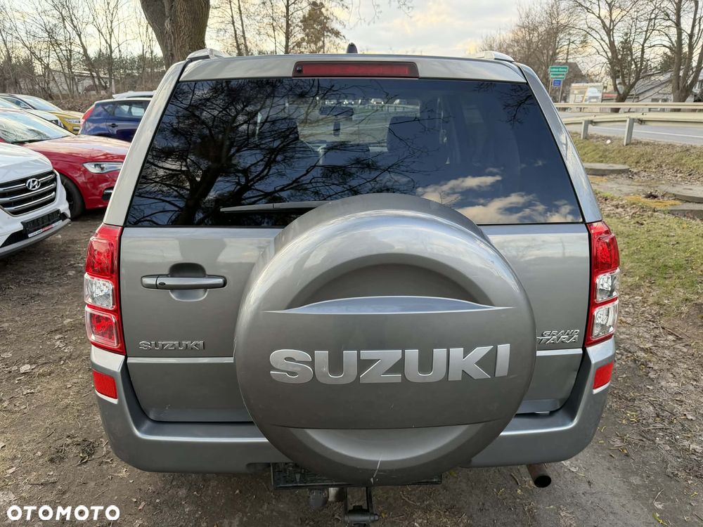 Suzuki Grand Vitara 2.0 Comfort Limited - 28