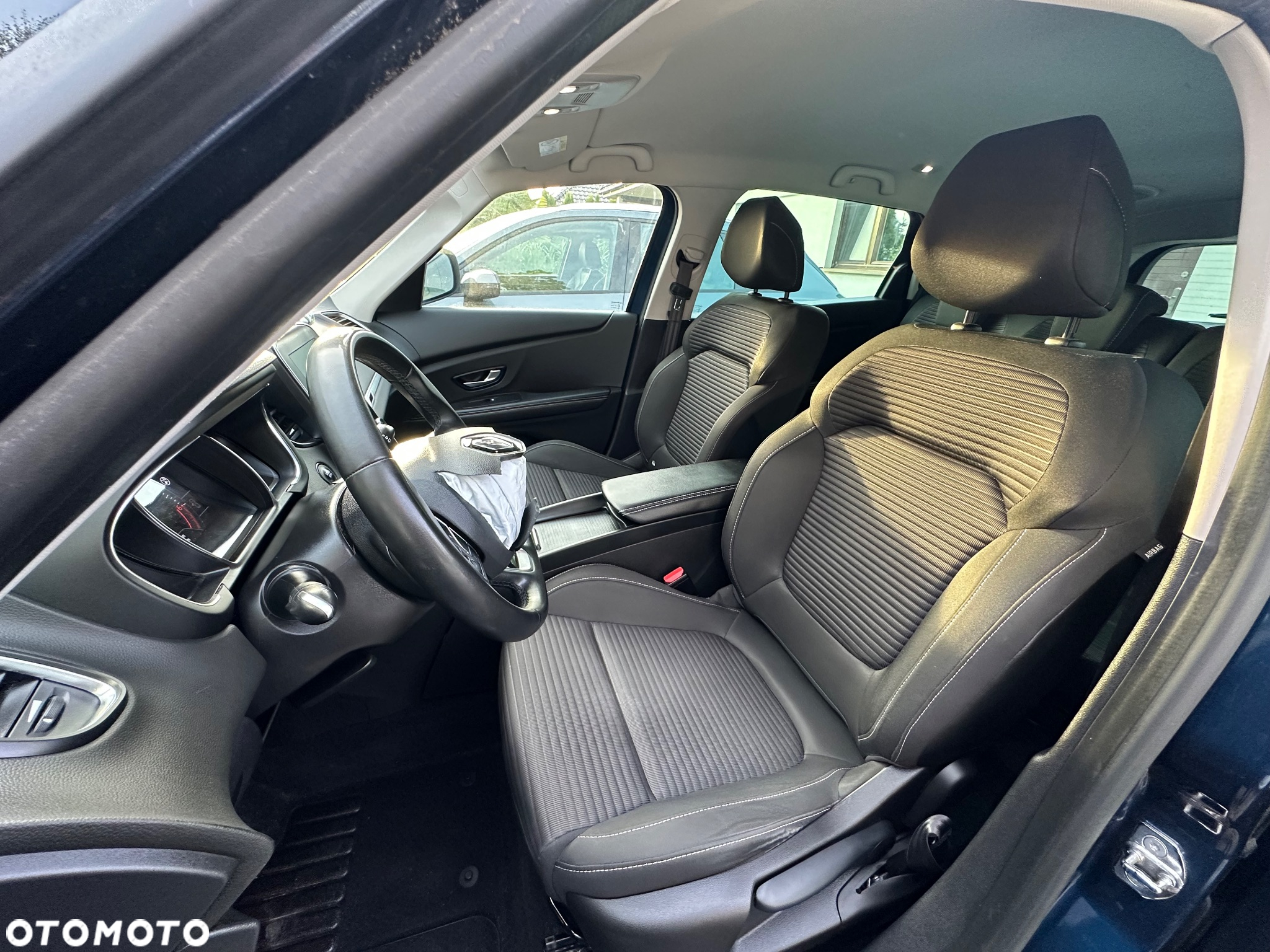 Renault Grand Scenic - 16