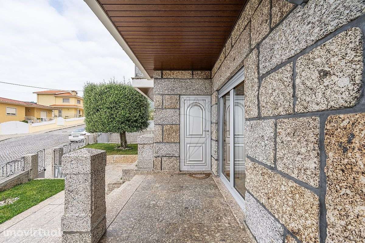 Moradia T4 em Louredo, Póvoa de Lanhoso - Grande imagem: 3/39