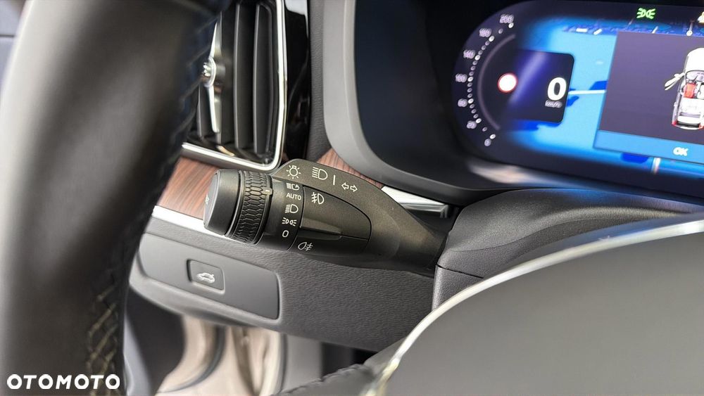 Volvo XC 60 B4 D Plus Dark - 26