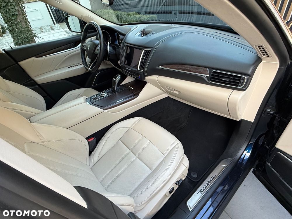 Maserati Levante S Granlusso - 10