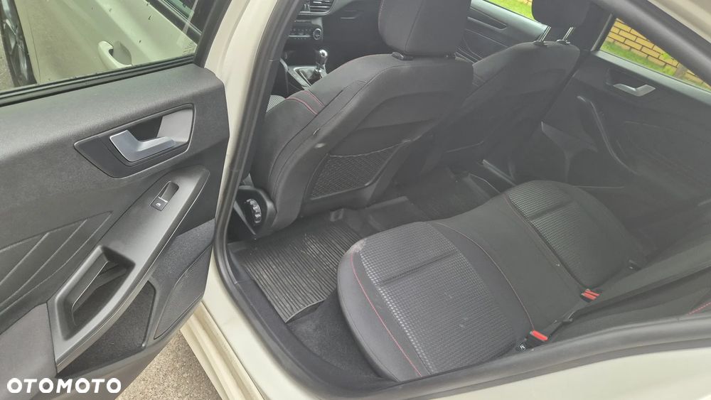 Ford Focus 1.5 EcoBoost ST-Line - 9