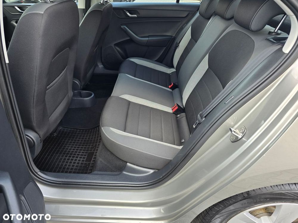 Skoda RAPID 1.2 TSI Ambition - 13