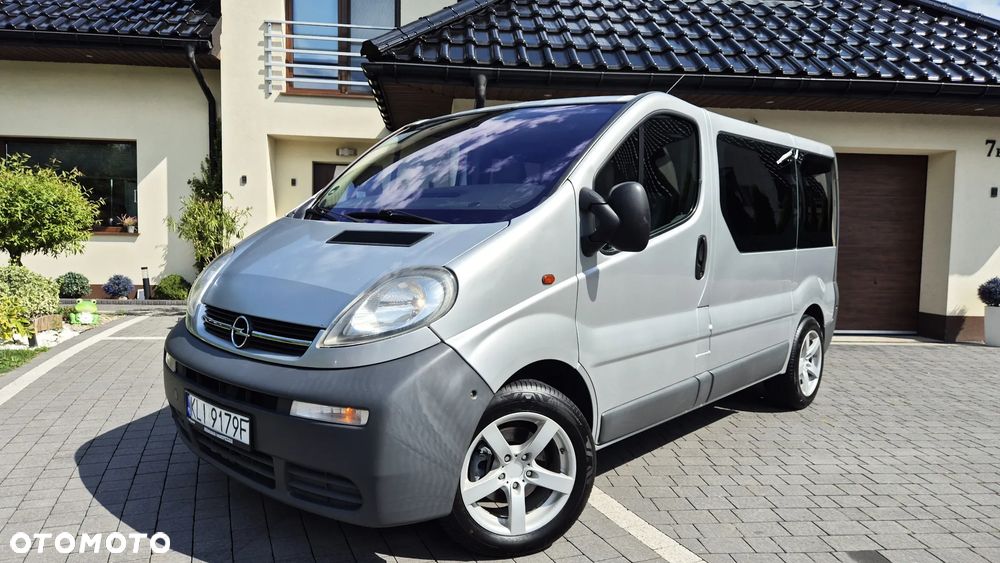 Opel Vivaro Tour - 30