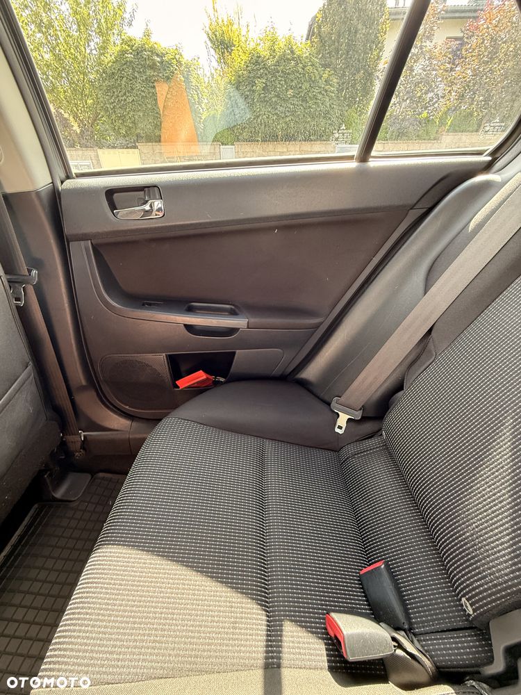Mitsubishi Lancer 1.8 Invite - 12