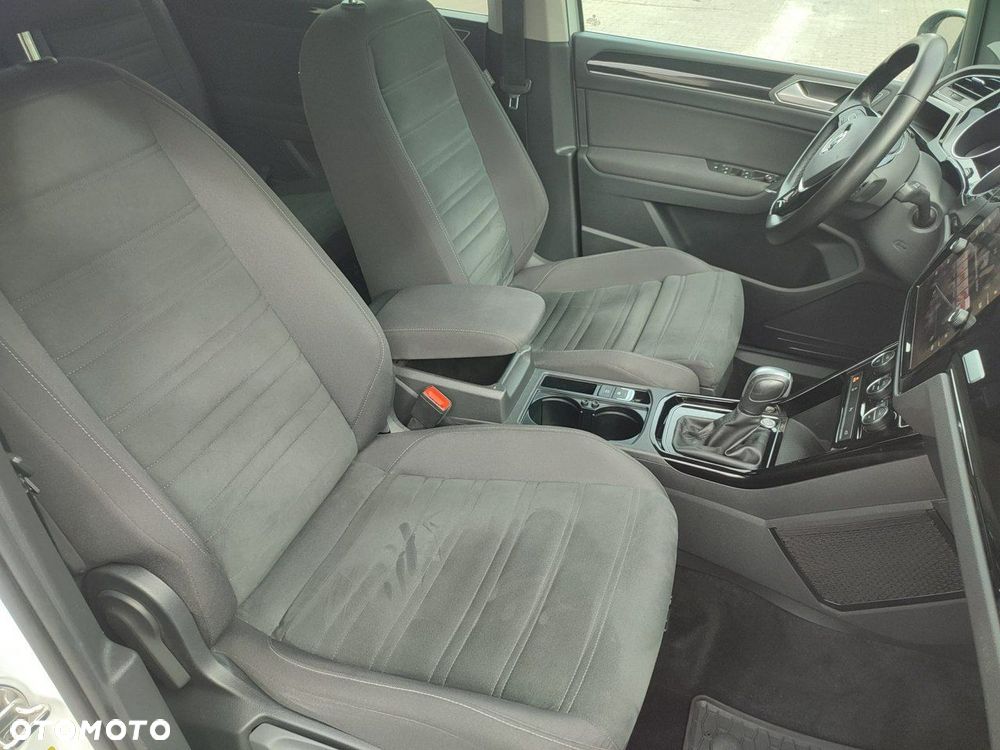 Volkswagen Touran - 16