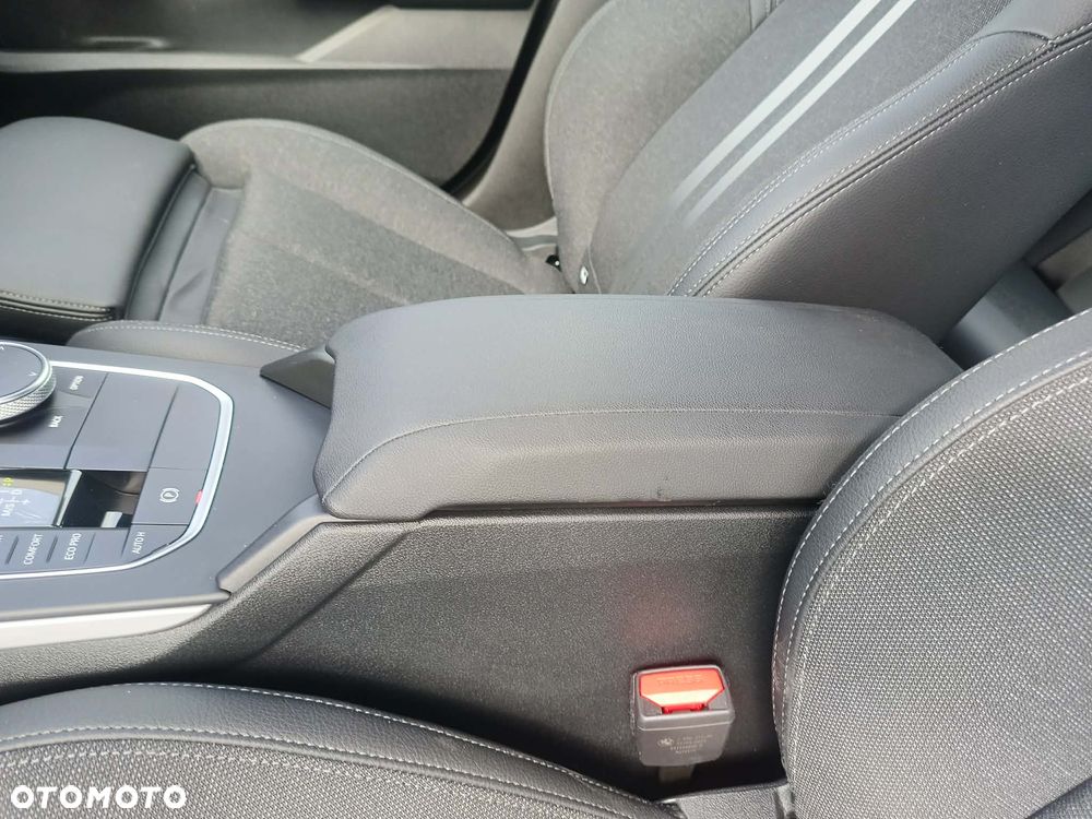 BMW Seria 2 218d Sport Line sport - 31