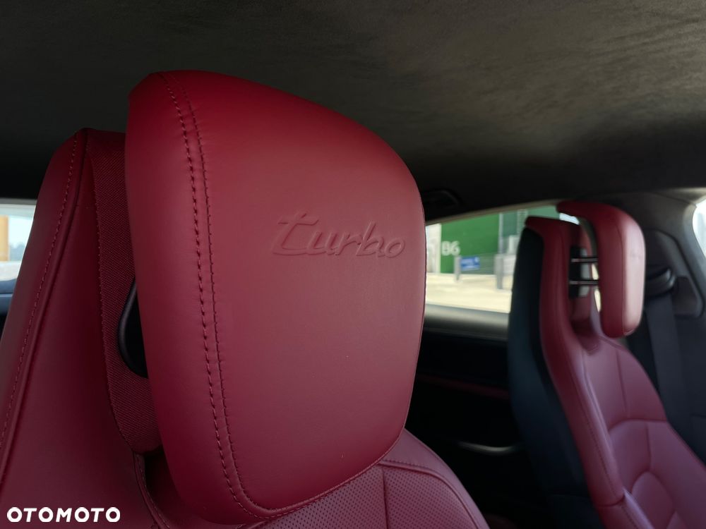 Porsche Taycan Turbo - 27