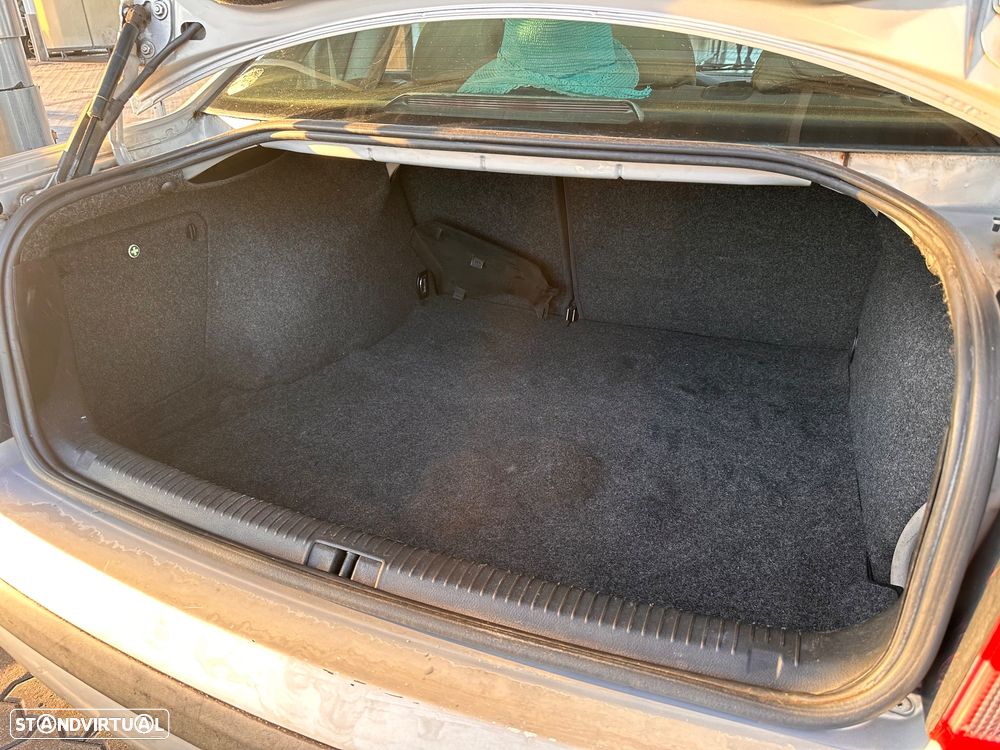 VW Passat 1.6 Confortline - 6