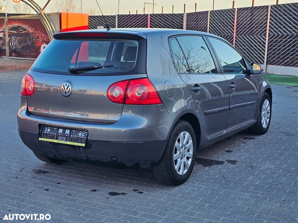 Volkswagen Golf 1.9 TDI DPF Comfortline BlueMotion - 4