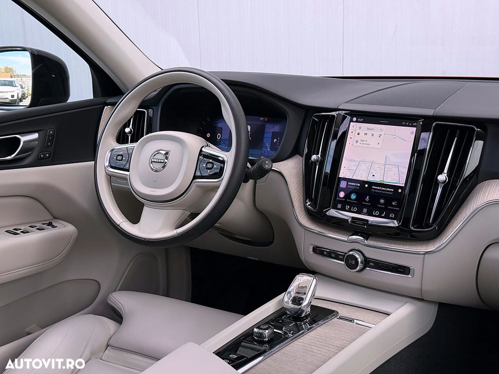 Volvo XC 60 B4 B Plus Dark - 15