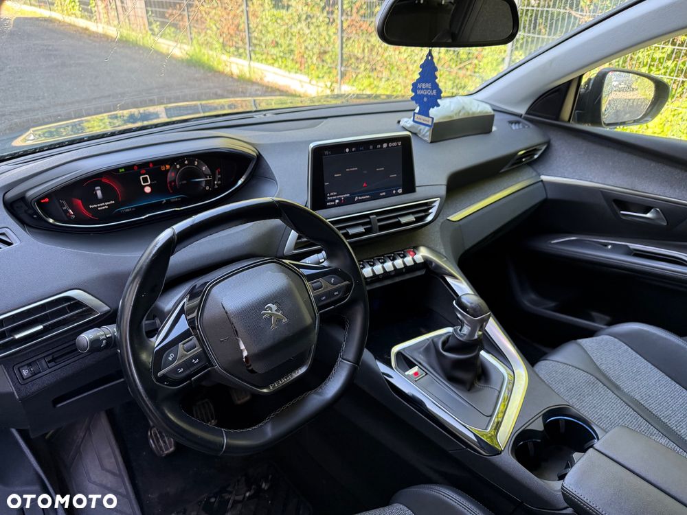 Peugeot 5008 PureTech 130 Stop & Start Allure Business-Paket - 16