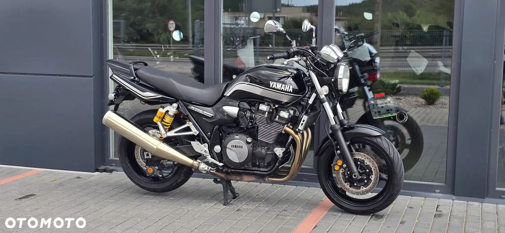 Yamaha XJR - 3