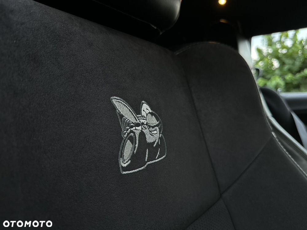 Dodge Challenger - 12