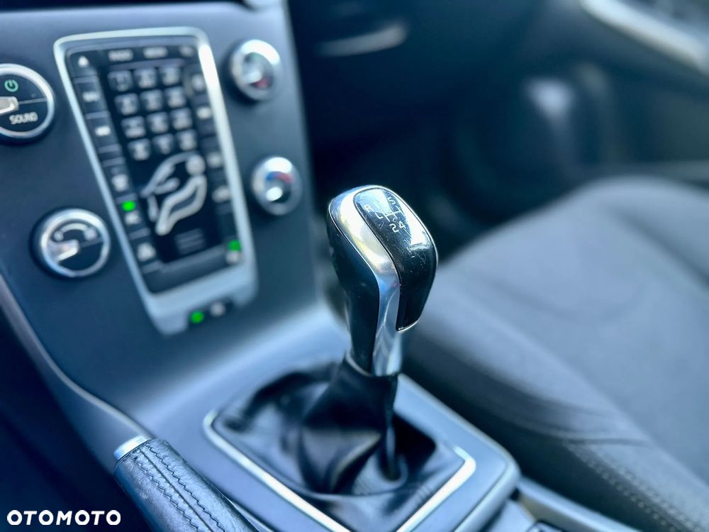 Volvo V40 D2 Momentum - 17