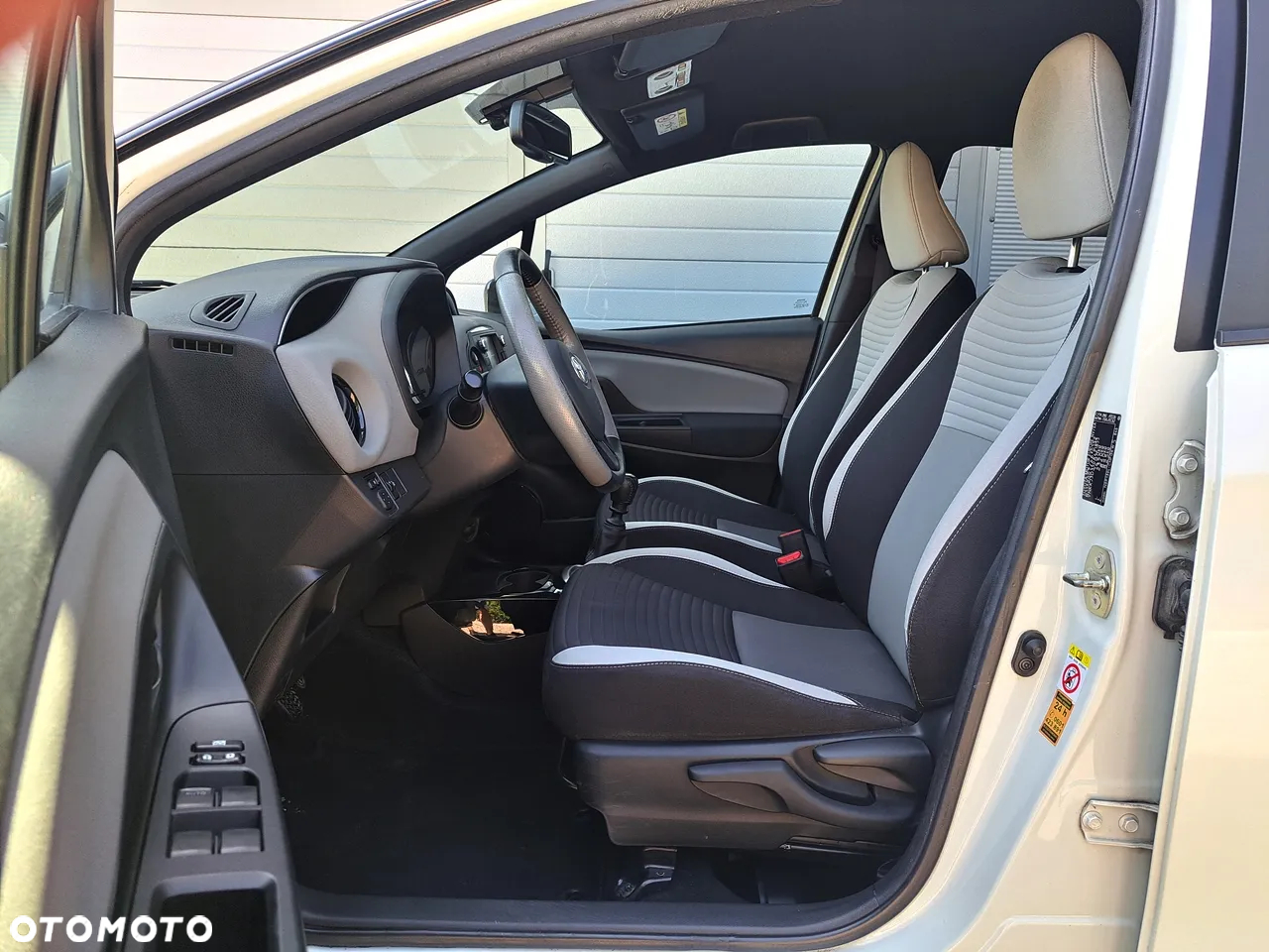 Toyota Yaris 1.33 Selection Pure - 8