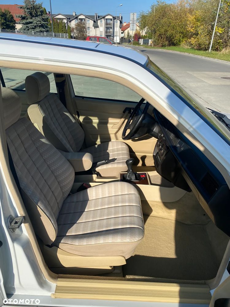 Mercedes-Benz W201 (190) - 13
