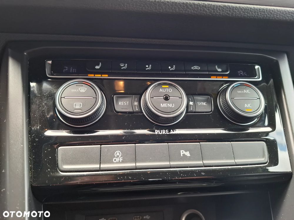 Volkswagen Touran - 17