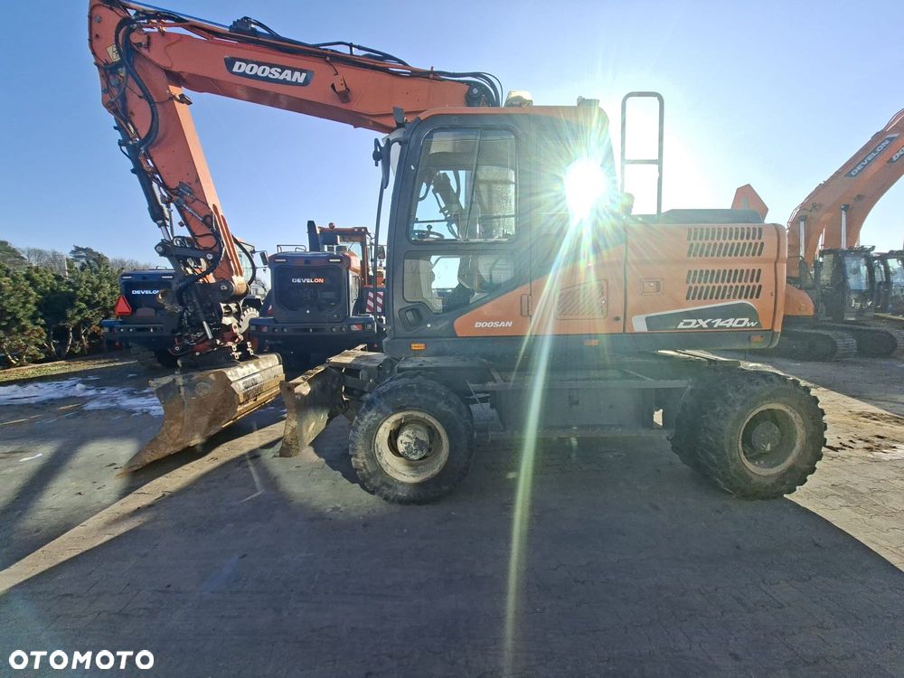 Doosan DX140W-5