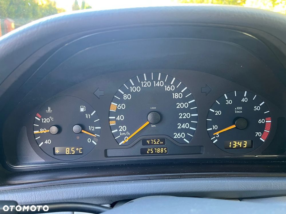 Mercedes-Benz CLK - 12