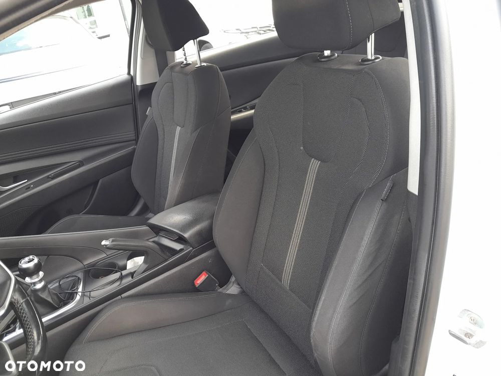 Hyundai Elantra 1.6 Modern - 11