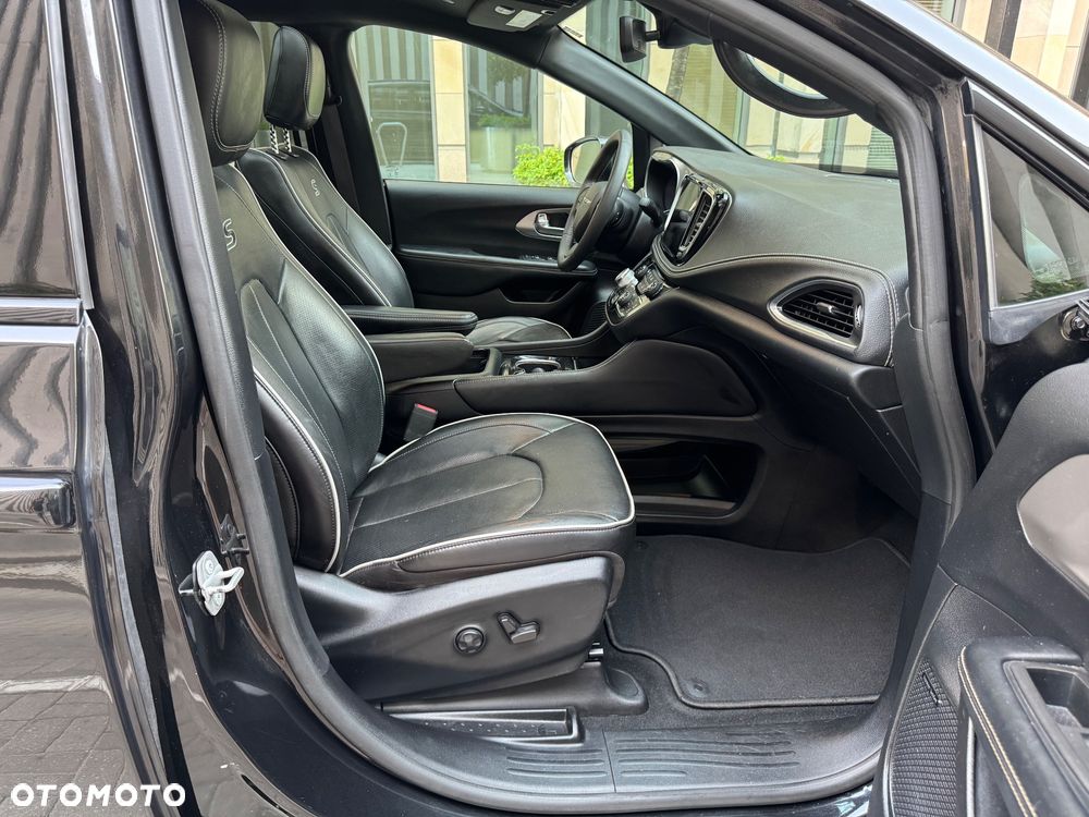 Chrysler Pacifica - 32