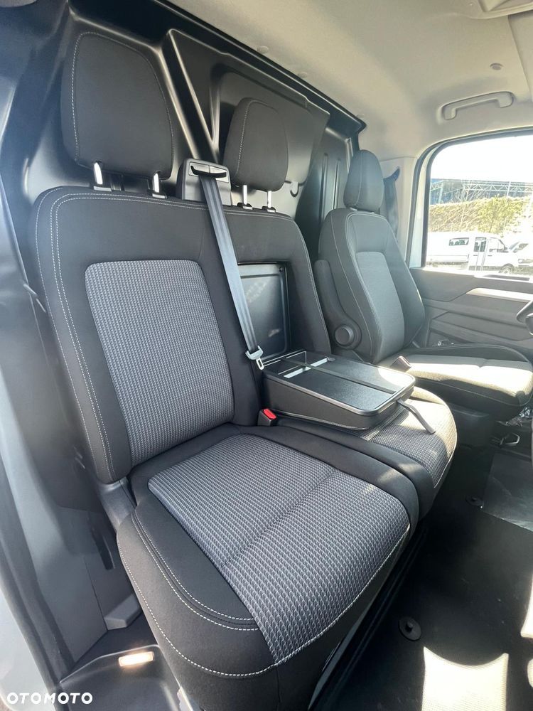 Volkswagen Transporter FURGON T7 - 17