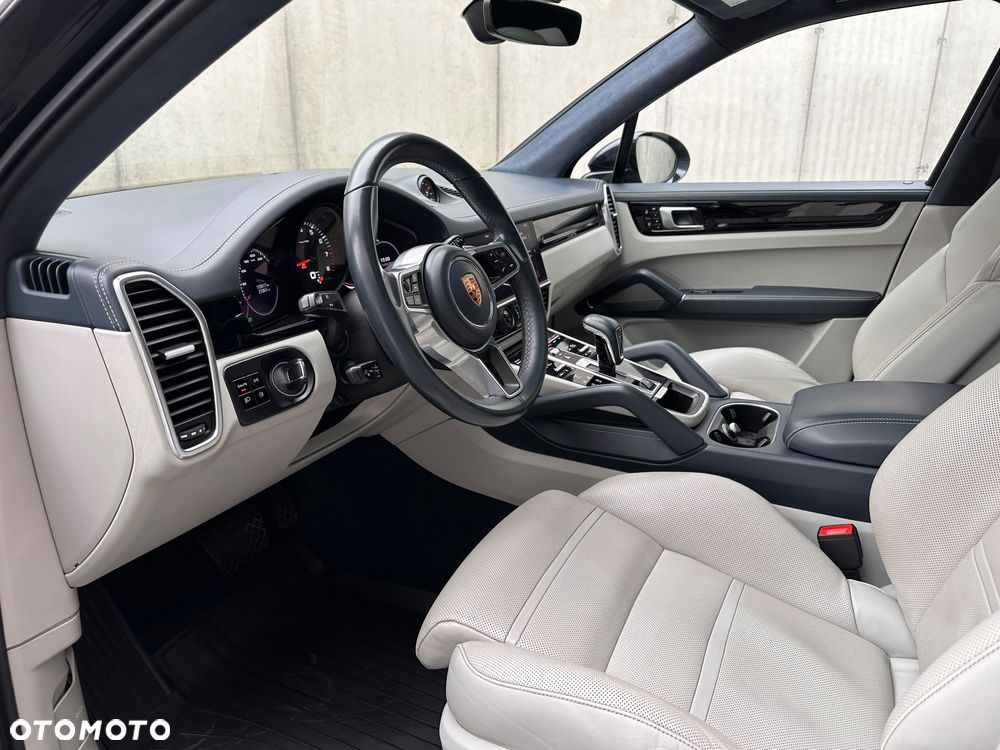 Porsche Cayenne Standard - 2