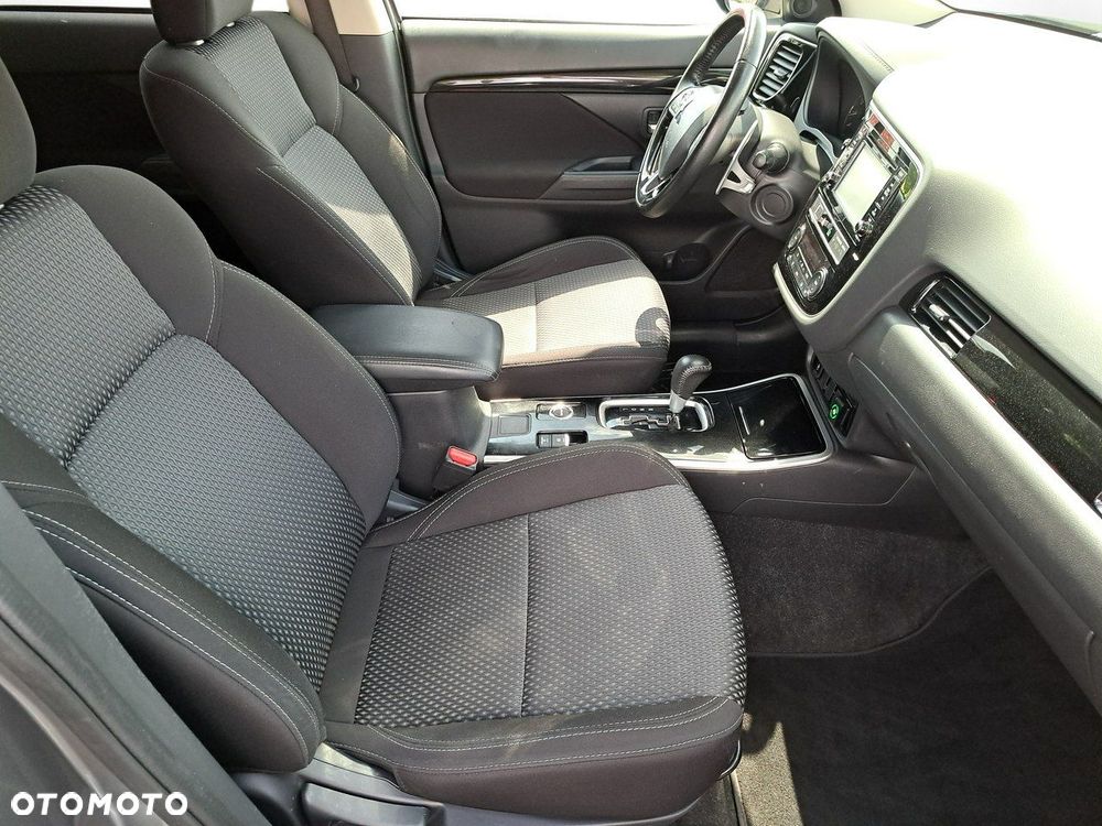 Mitsubishi Outlander 2.0 Instyle SDA 4WD CVT - 13