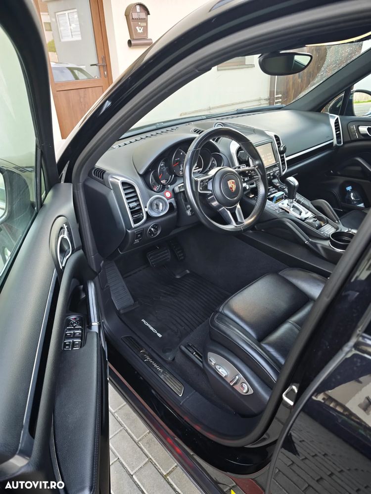 Porsche Cayenne Platinum Edition - 3