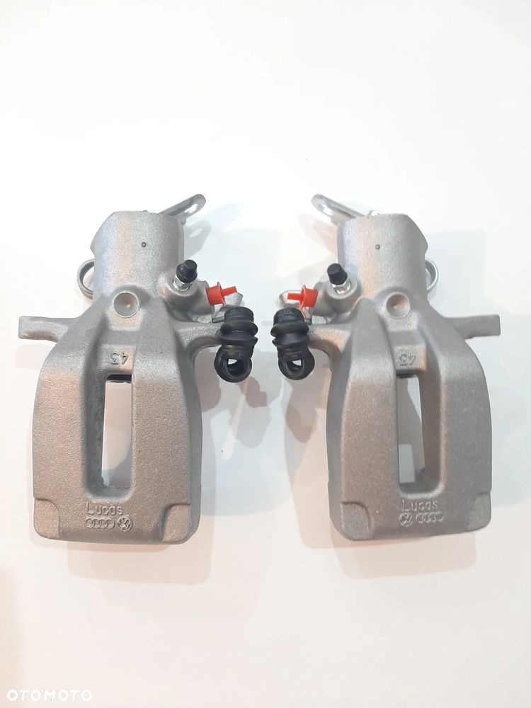 Zacisk tył Lewy Prawy Audi A8 D2 - 1