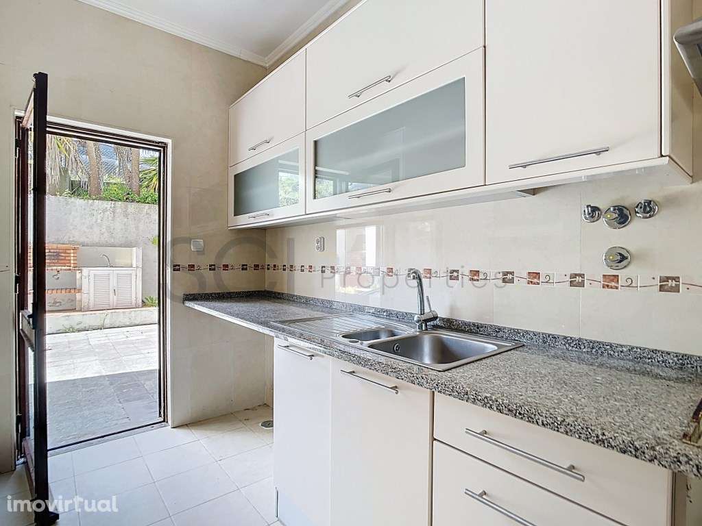 APARTAMENTO T2 COM ARRECADAÇÃO E PARQUEAMENTO EM SESIMBRA - Grande imagem: 3/34