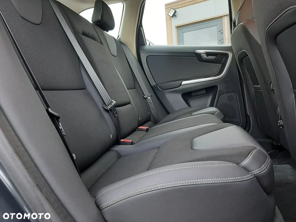 Volvo XC 60 D3 Geartronic Momentum - 24