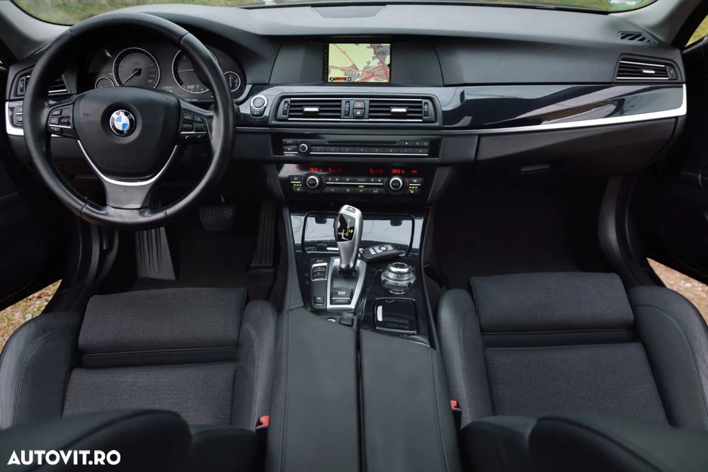 BMW Seria 5 520d xDrive - 14