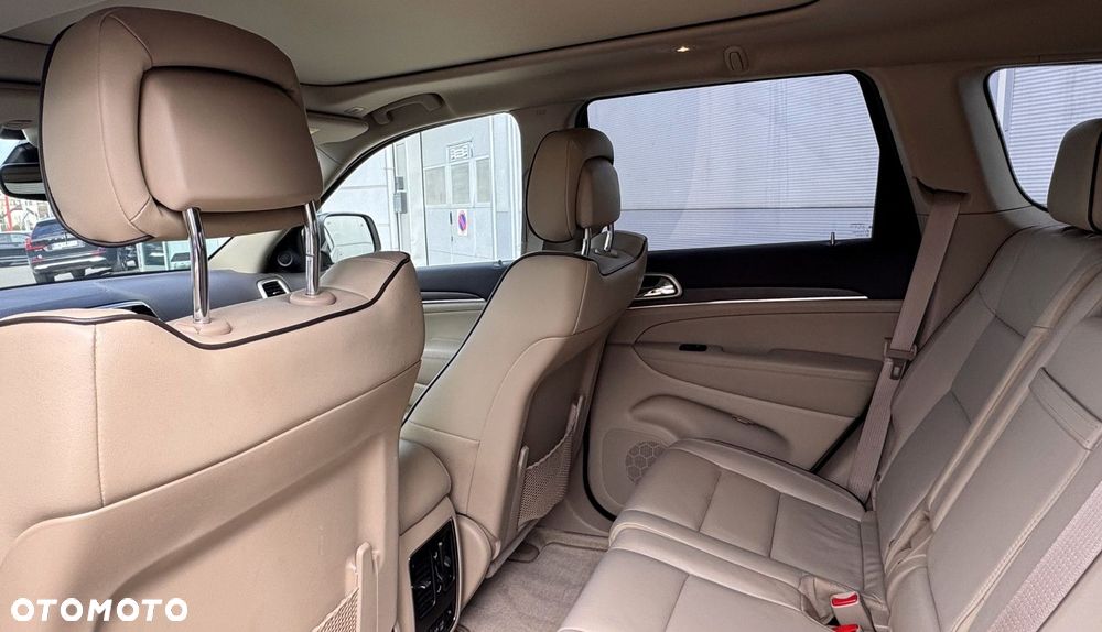 Jeep Grand Cherokee - 30