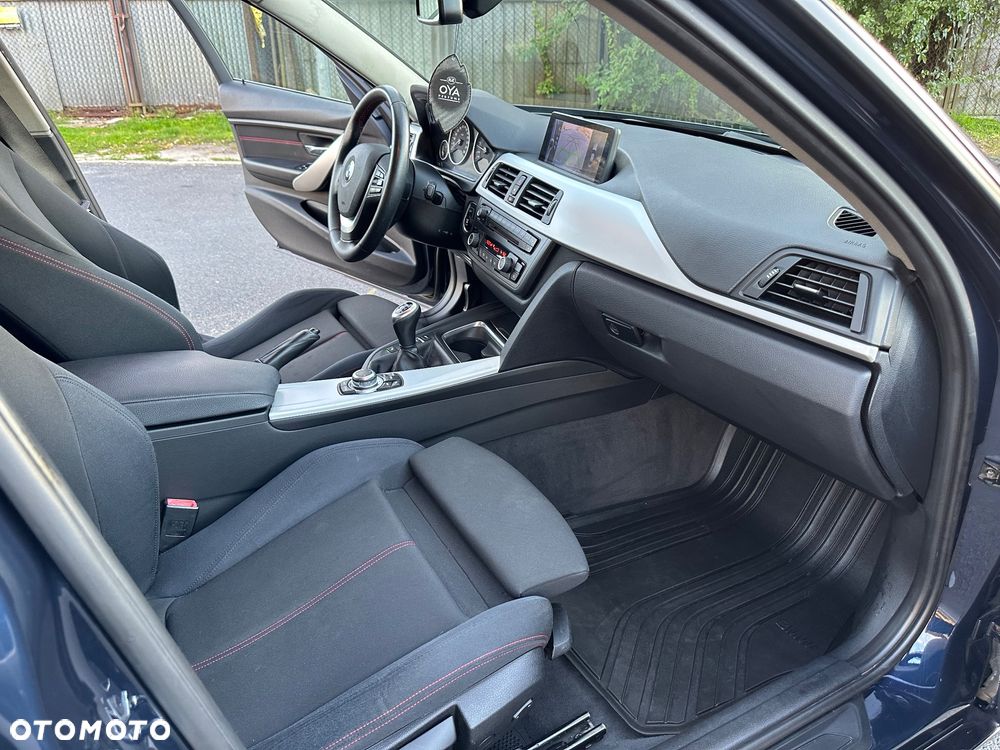 BMW 3 Series 2012 photo 5