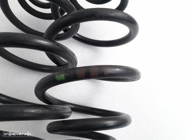 Mola Suspensao Tras Volkswagen Passat (3B2) - 2