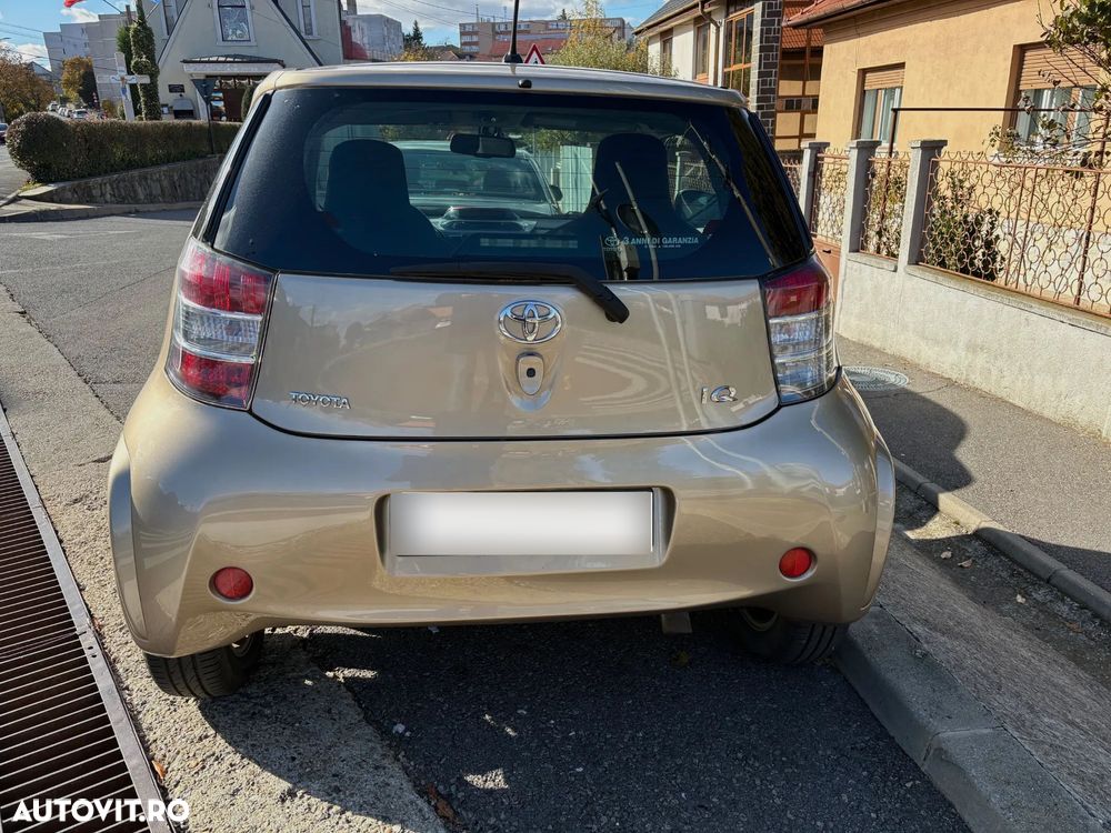 Toyota iQ - 4
