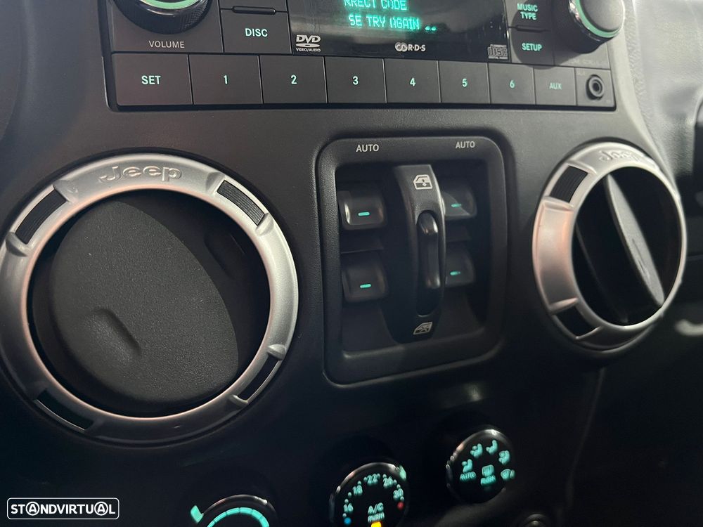 Jeep Wrangler Unlimited 2.8 CRD DPF Auto Sport - 19