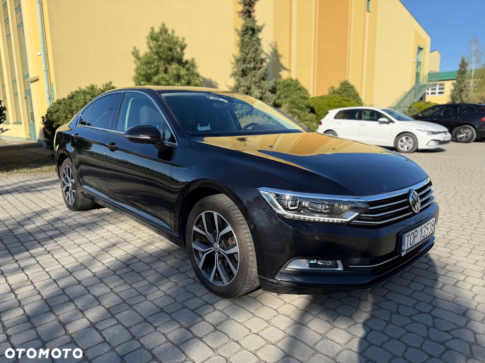 Volkswagen Passat - 1