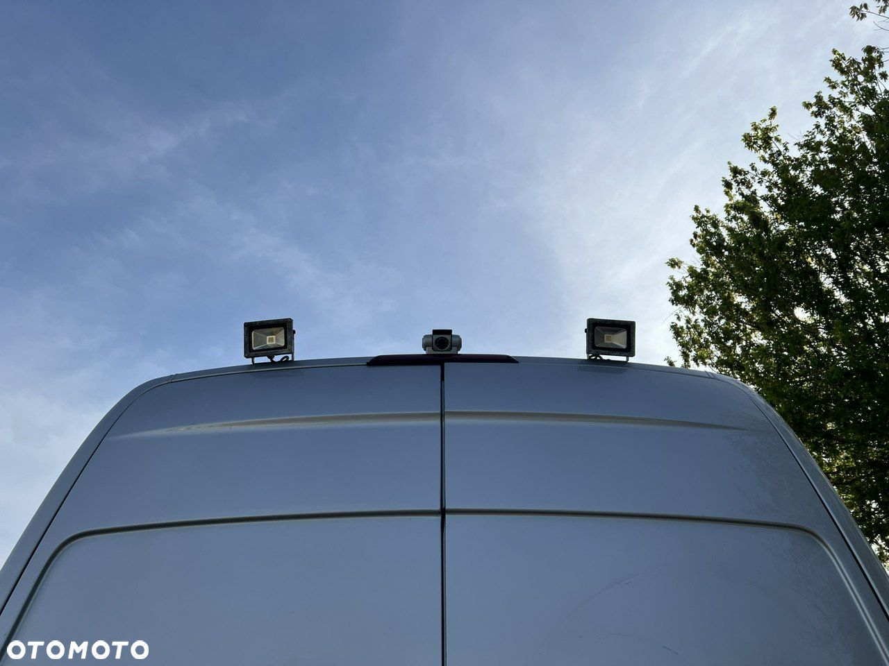 Mercedes-Benz Sprinter - 24